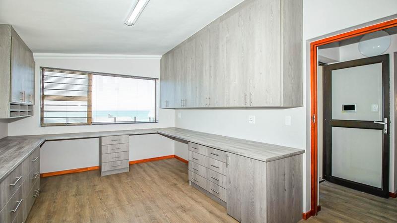 5 Bedroom Property for Sale in Jongensfontein Western Cape